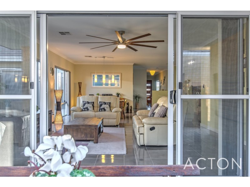 16 Giallo Way, Eglinton WA 6034