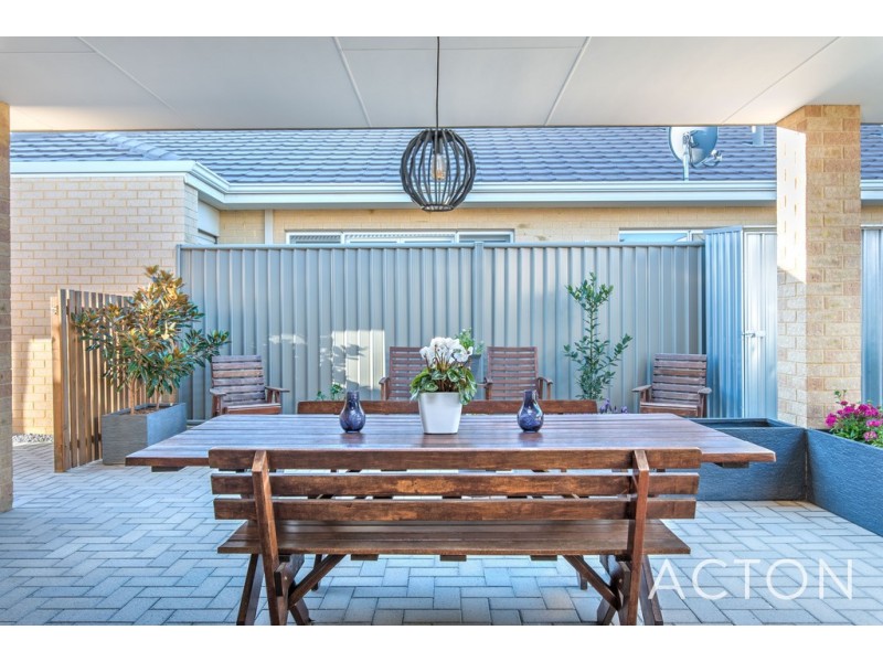 16 Giallo Way, Eglinton WA 6034