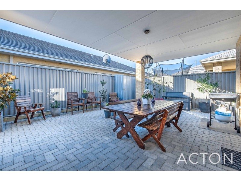 16 Giallo Way, Eglinton WA 6034