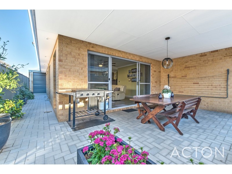 16 Giallo Way, Eglinton WA 6034