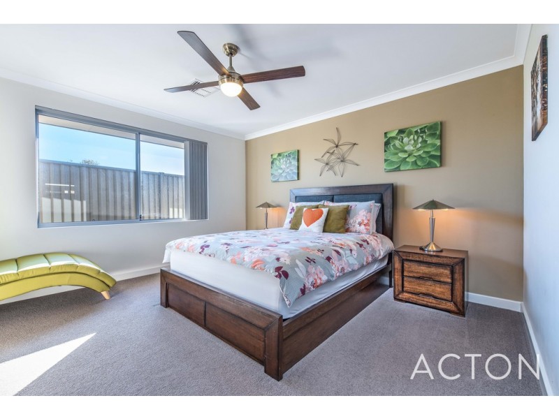 16 Giallo Way, Eglinton WA 6034