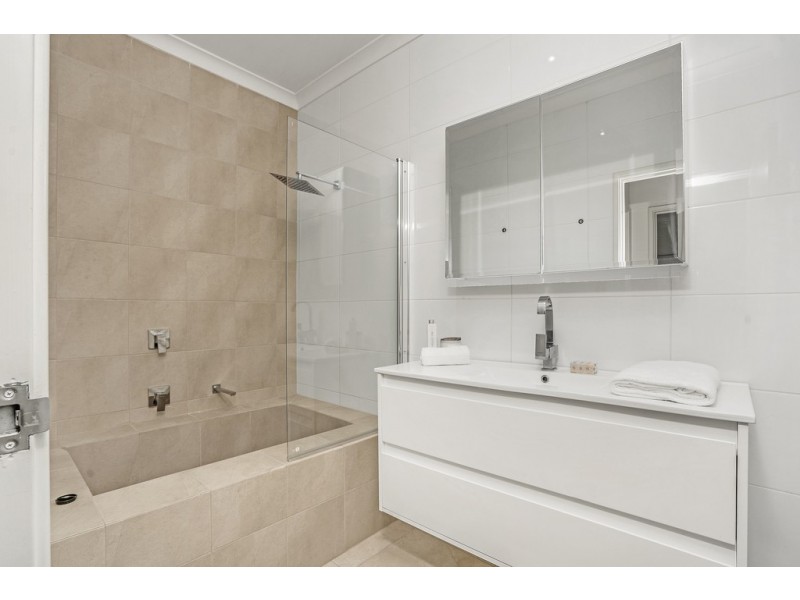 1/16 Wallace Street, Belmont WA 6104