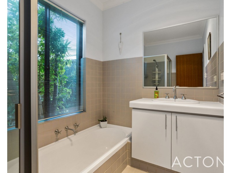18A Wongan Ave, White Gum Valley WA 6162