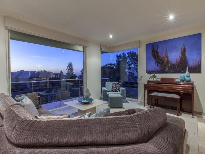 10 Calver Place, City Beach WA 6015