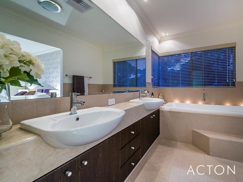 61 Pine Valley Pass, Connolly WA 6027