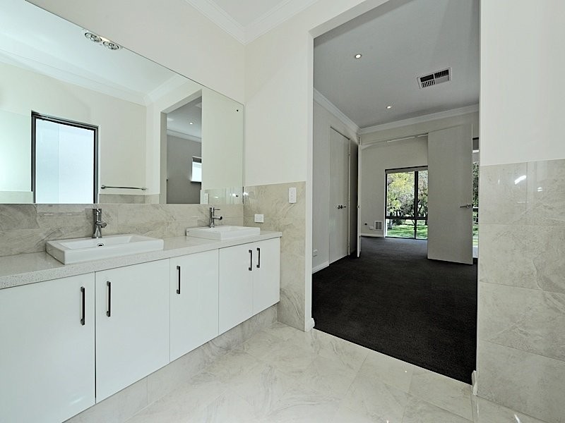 13 Alumni Terrace, Churchlands WA 6018