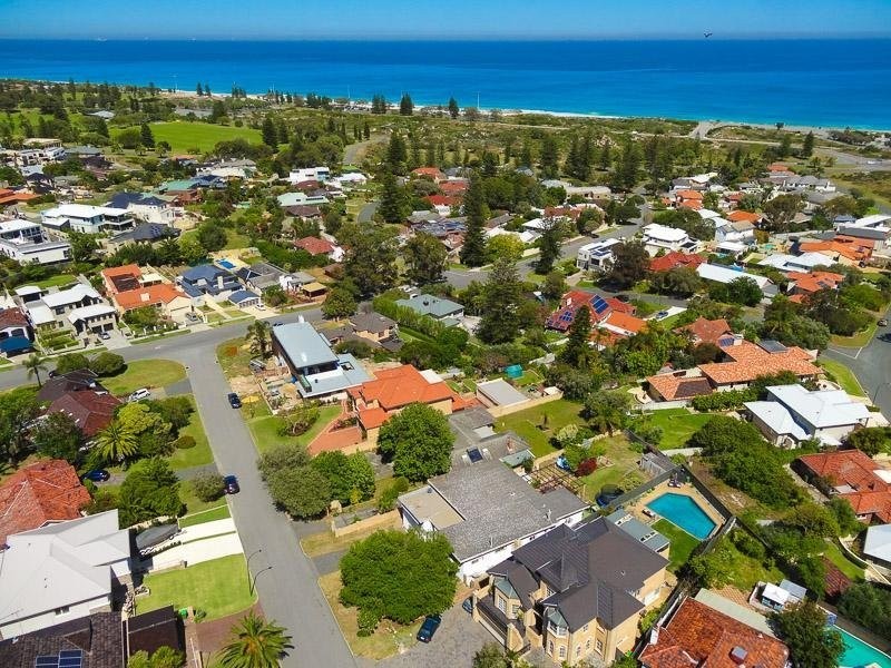 26 Hovea Crescent, City Beach WA 6015