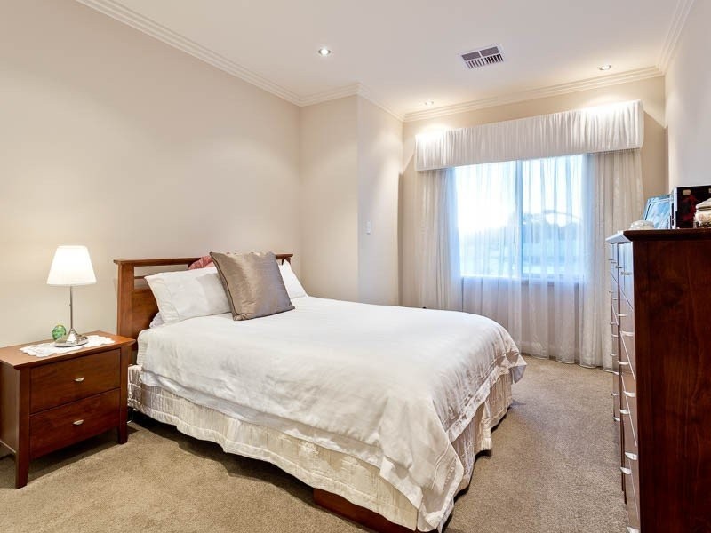 17 Honeypot Way, Churchlands WA 6018