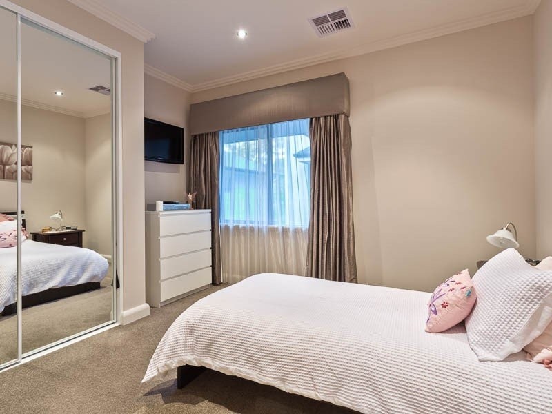 17 Honeypot Way, Churchlands WA 6018