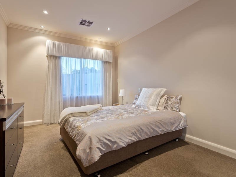 17 Honeypot Way, Churchlands WA 6018