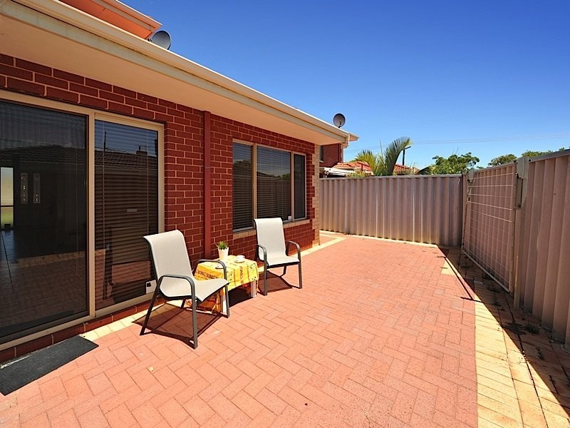 2/14 Birdwood Street, Innaloo WA 6018