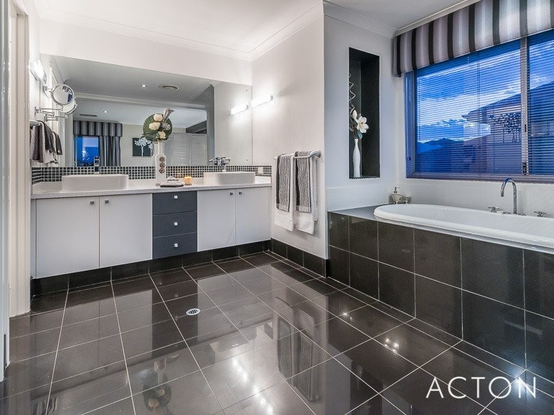 435 Burns Beach Road, Iluka WA 6028