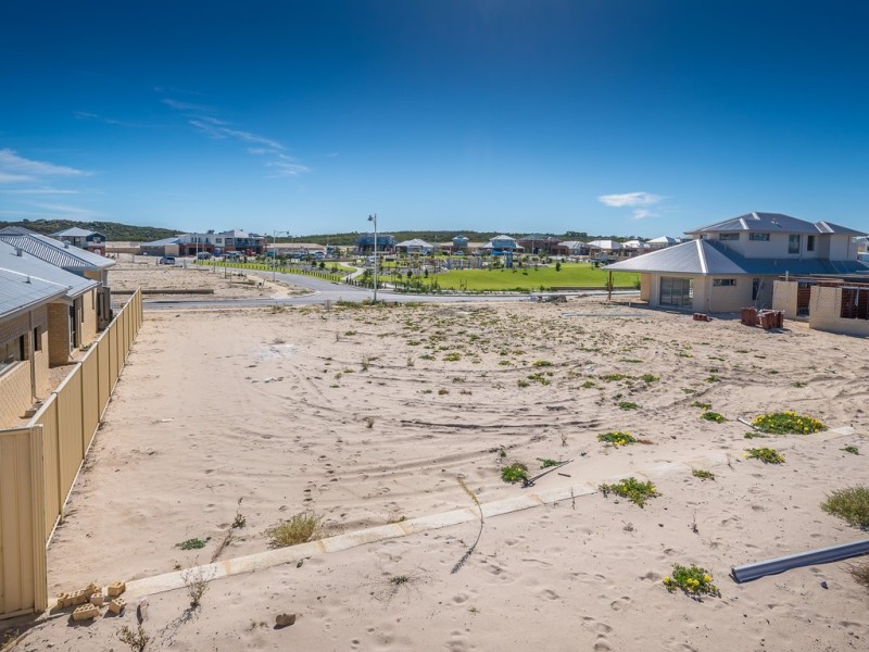 16 McIntyre Avenue, Burns Beach WA 6028