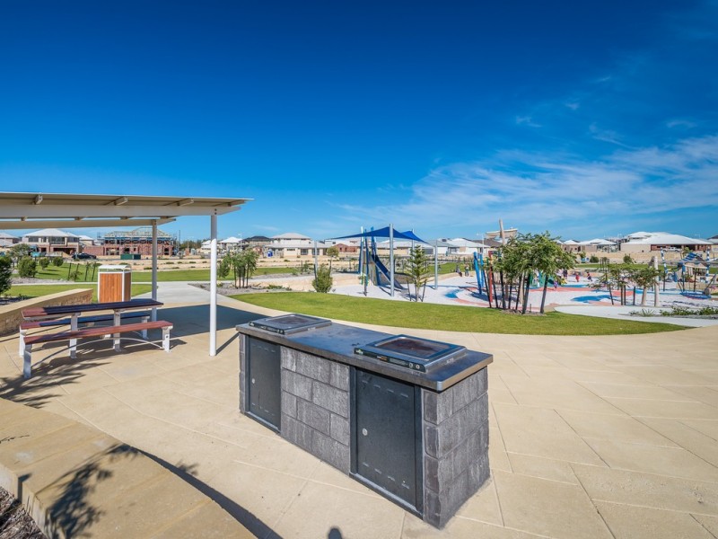 16 McIntyre Avenue, Burns Beach WA 6028