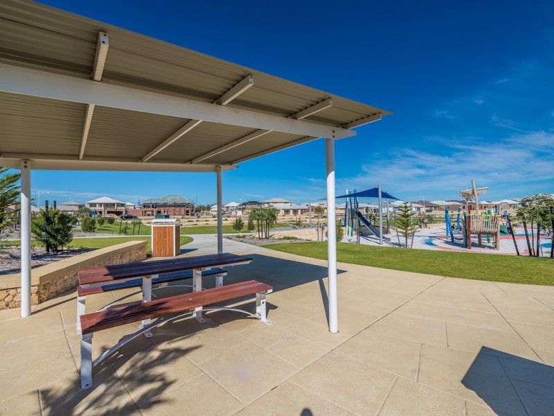 16 McIntyre Avenue, Burns Beach WA 6028