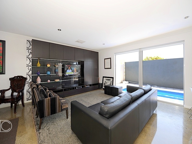 6 Mewstone Cres, North Coogee WA 6163