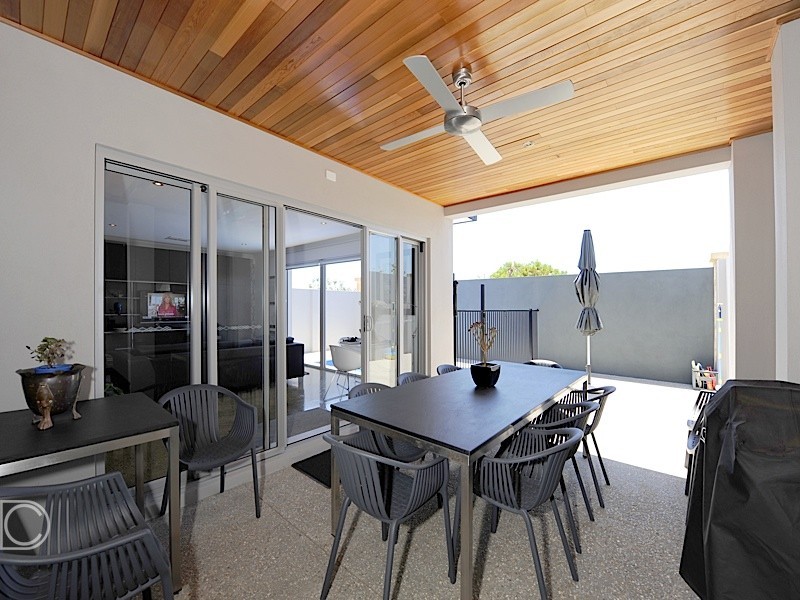 6 Mewstone Cres, North Coogee WA 6163