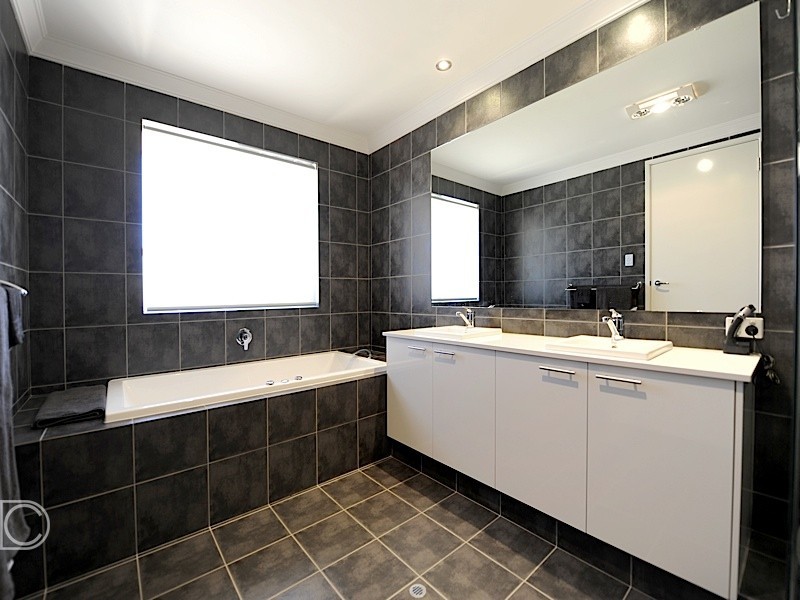 6 Mewstone Cres, North Coogee WA 6163