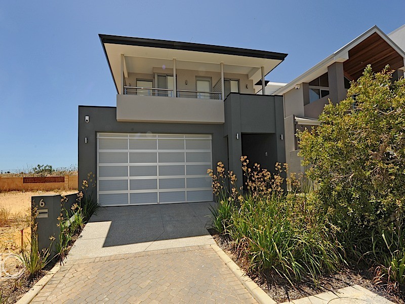 6 Mewstone Cres, North Coogee WA 6163