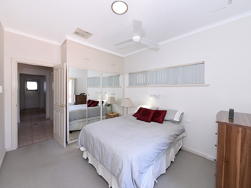 28 Sydenham Road, Doubleview WA 6018