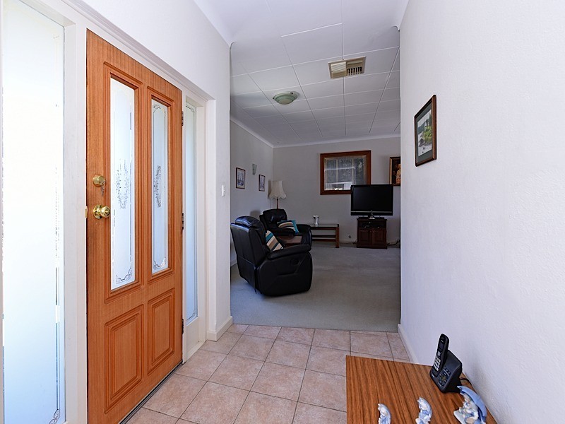 28 Sydenham Road, Doubleview WA 6018