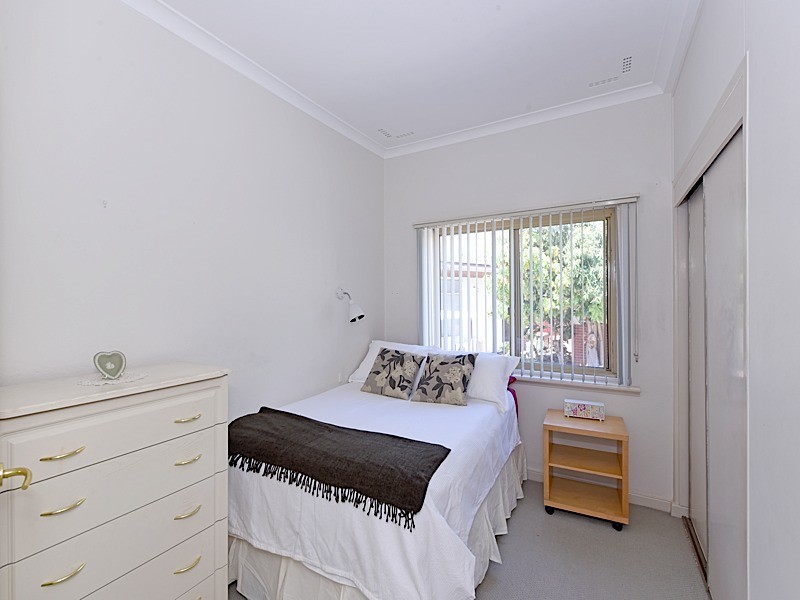 28 Sydenham Road, Doubleview WA 6018