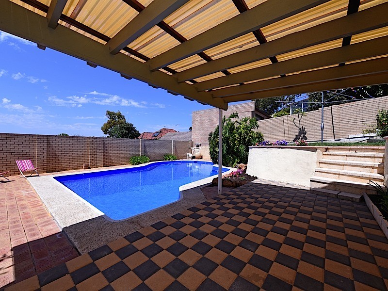 28 Sydenham Road, Doubleview WA 6018