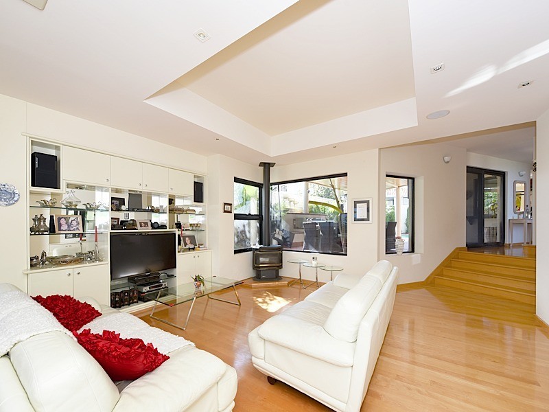 10 Taworri Way, City Beach WA 6015