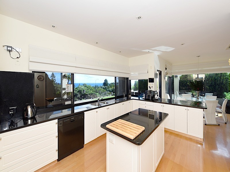 10 Taworri Way, City Beach WA 6015