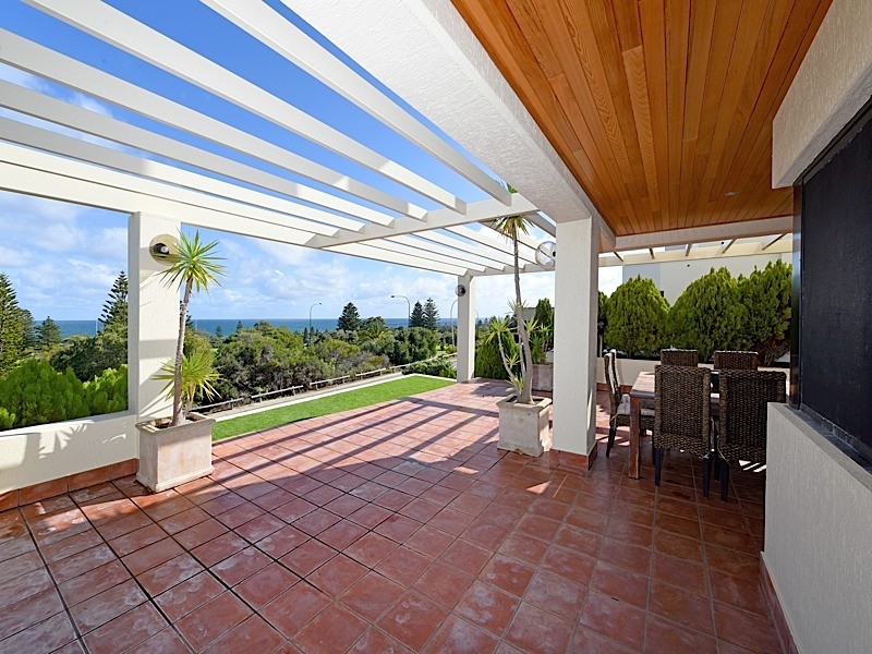 10 Taworri Way, City Beach WA 6015