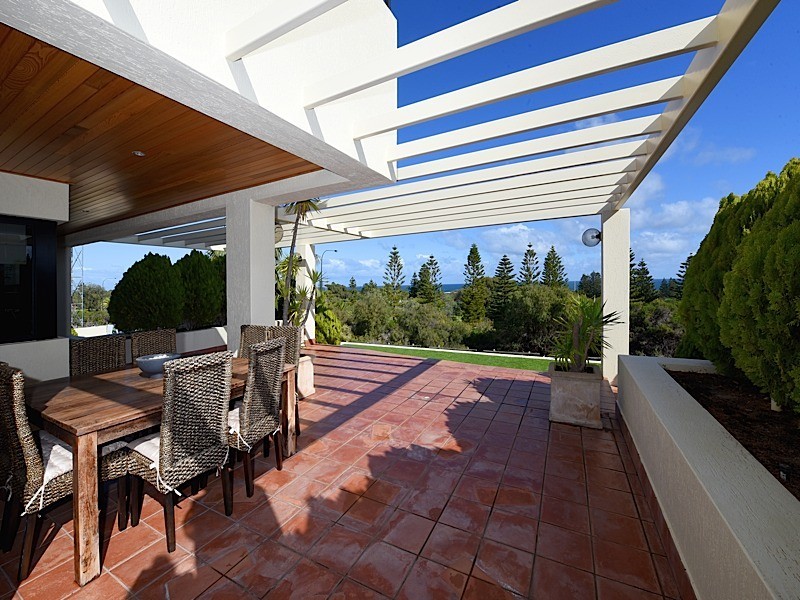 10 Taworri Way, City Beach WA 6015