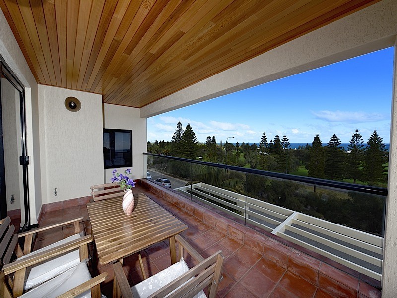 10 Taworri Way, City Beach WA 6015