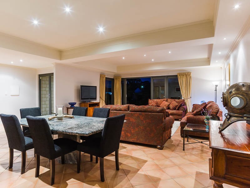 9 Oldham St, Hillarys WA 6025