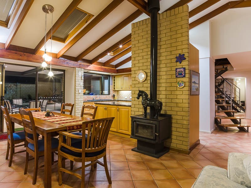 9 Oldham St, Hillarys WA 6025