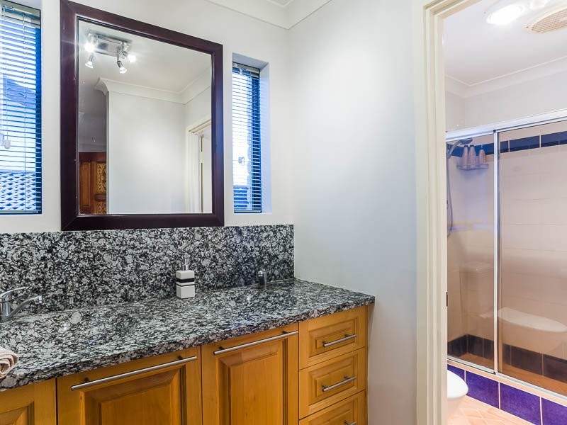 9 Oldham St, Hillarys WA 6025