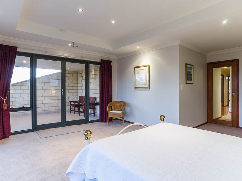 9 Oldham St, Hillarys WA 6025