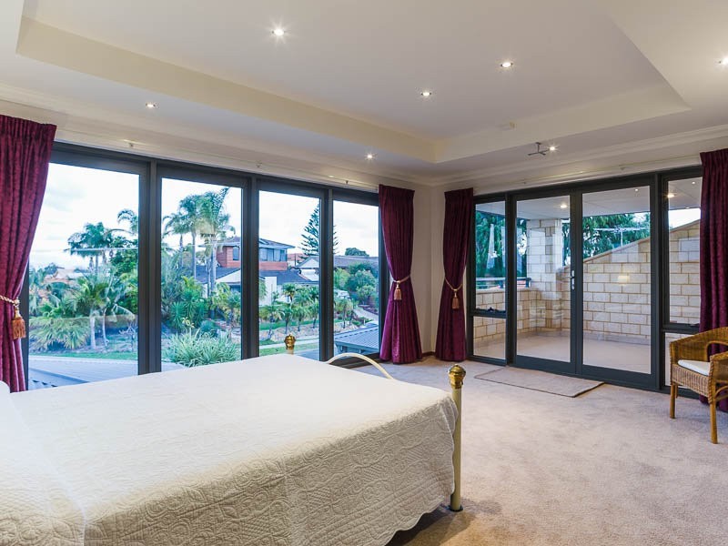 9 Oldham St, Hillarys WA 6025