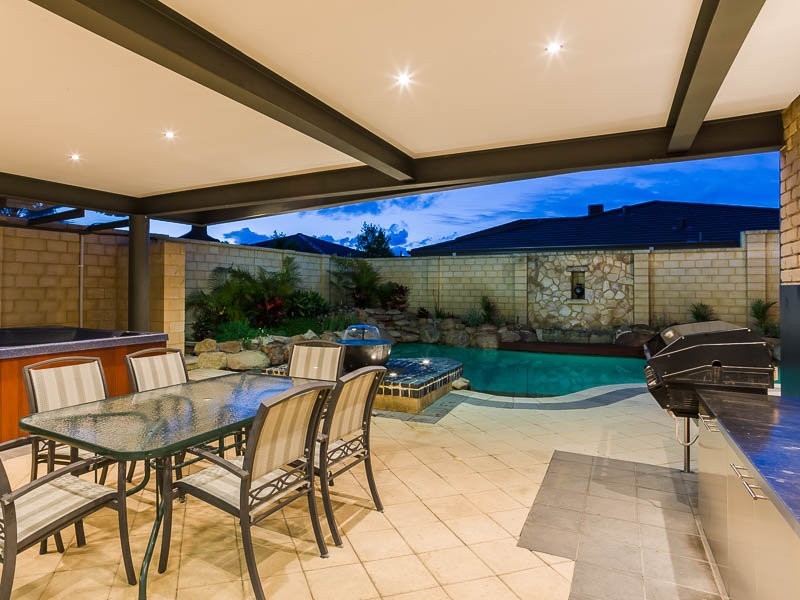 9 Oldham St, Hillarys WA 6025