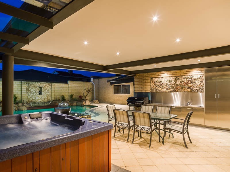 9 Oldham St, Hillarys WA 6025