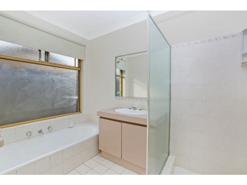 138 Forest Lake Drive, Thornlie WA 6108