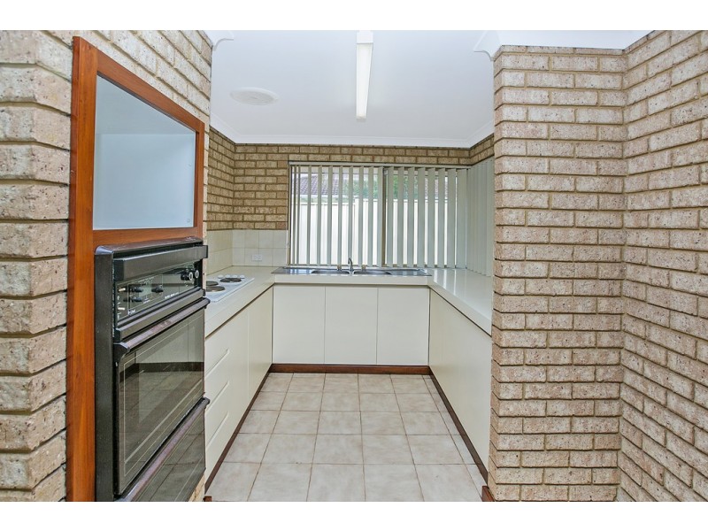 138 Forest Lake Drive, Thornlie WA 6108