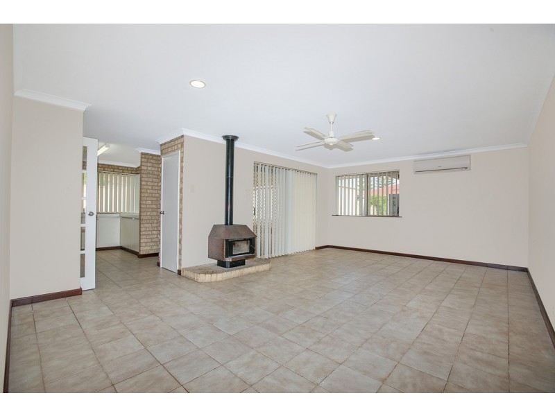 138 Forest Lake Drive, Thornlie WA 6108