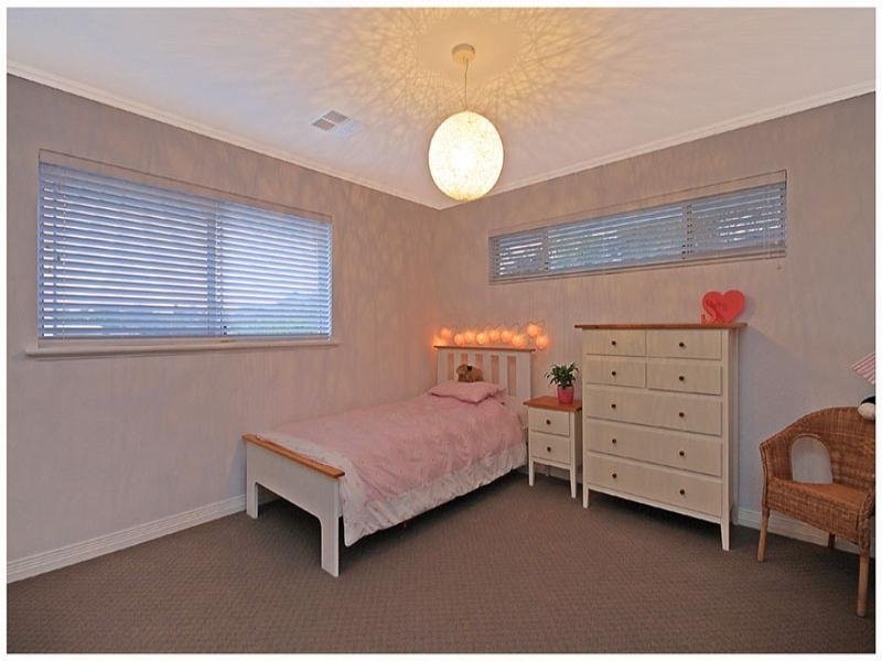 9 Benan St, Kallaroo WA 6025