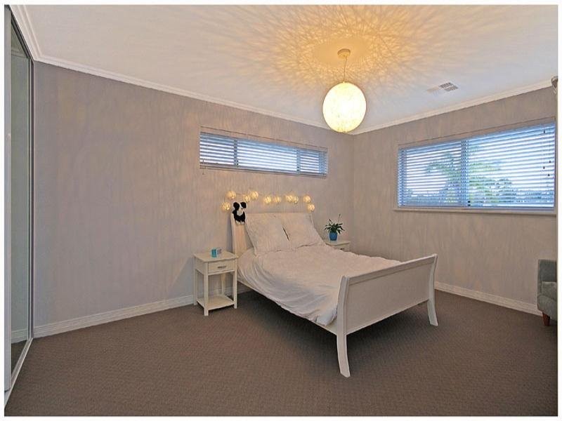 9 Benan St, Kallaroo WA 6025