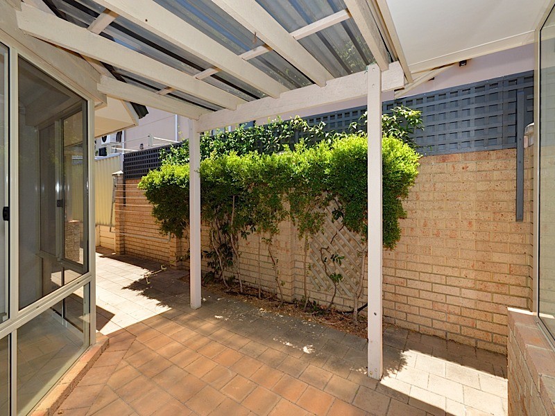 8 / 135 Alice Street, Doubleview WA 6018