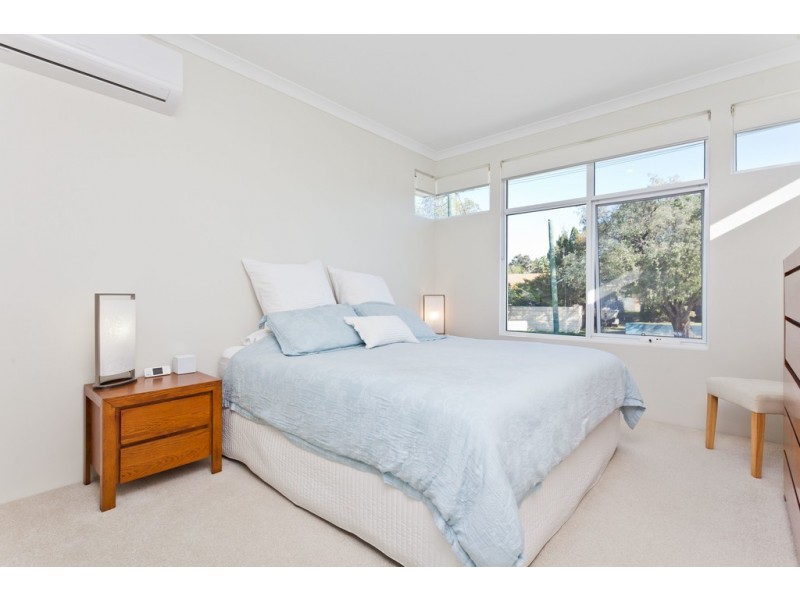 10 Fermaner St, Karrinyup WA 6018