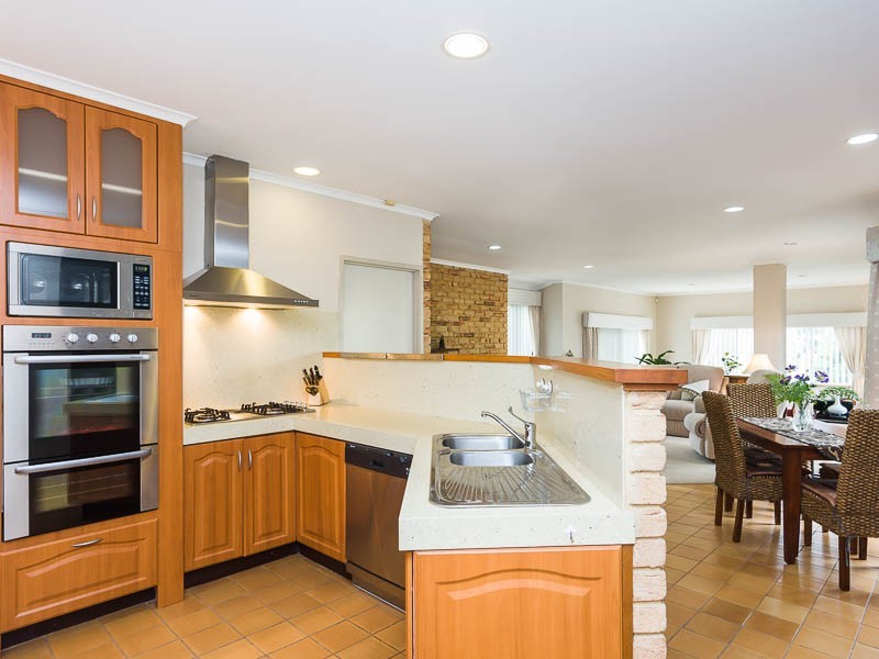 15 Chelmorton Loop, Carine WA 6020