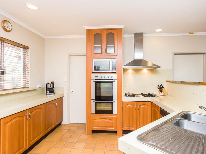 15 Chelmorton Loop, Carine WA 6020