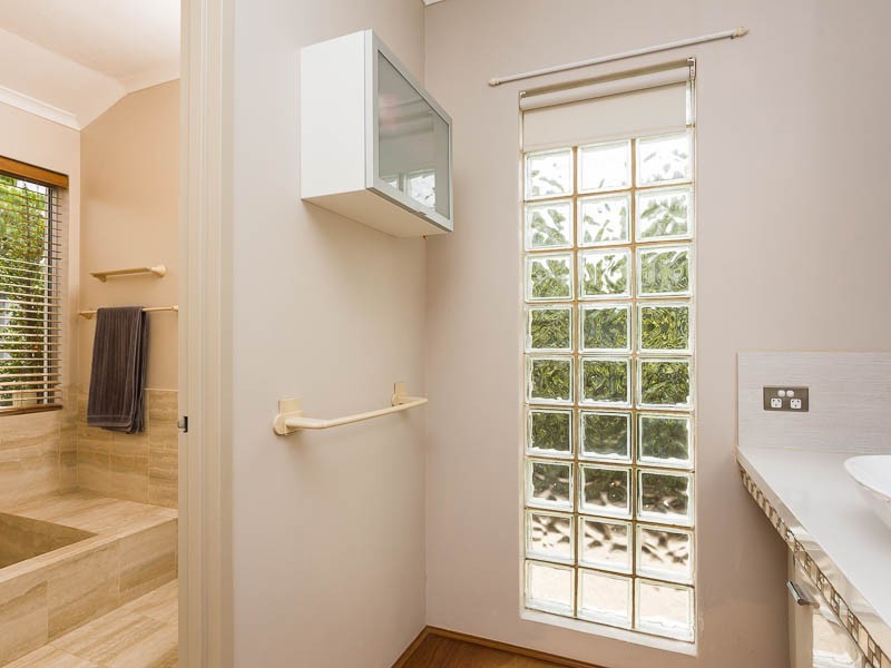 15 Chelmorton Loop, Carine WA 6020