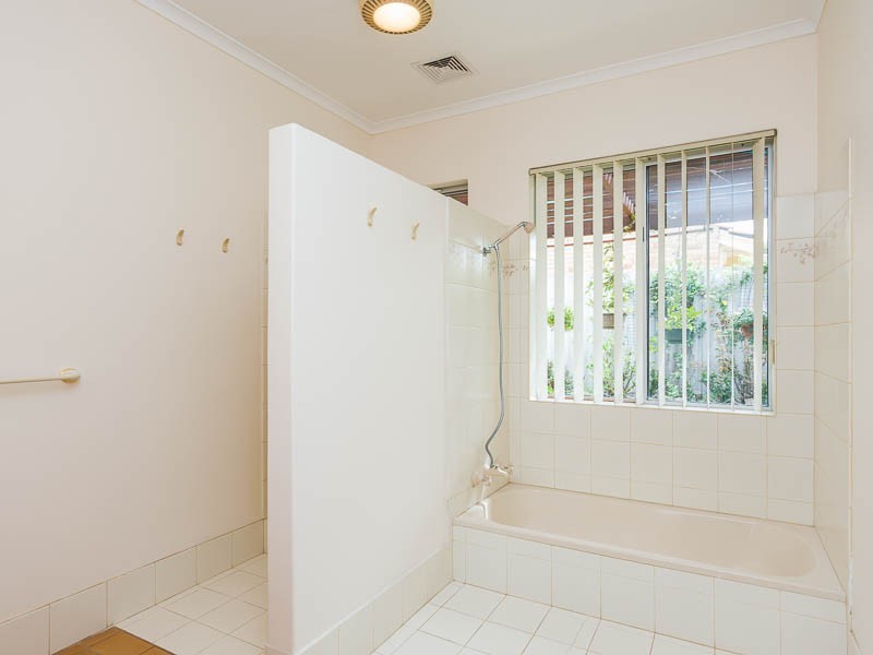 15 Chelmorton Loop, Carine WA 6020